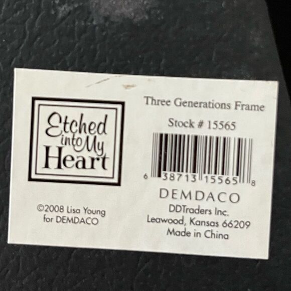 Demdaco Beautiful “One Family Three Generations”picture frame, brand new, 4x6 in - Picture 3 of 3